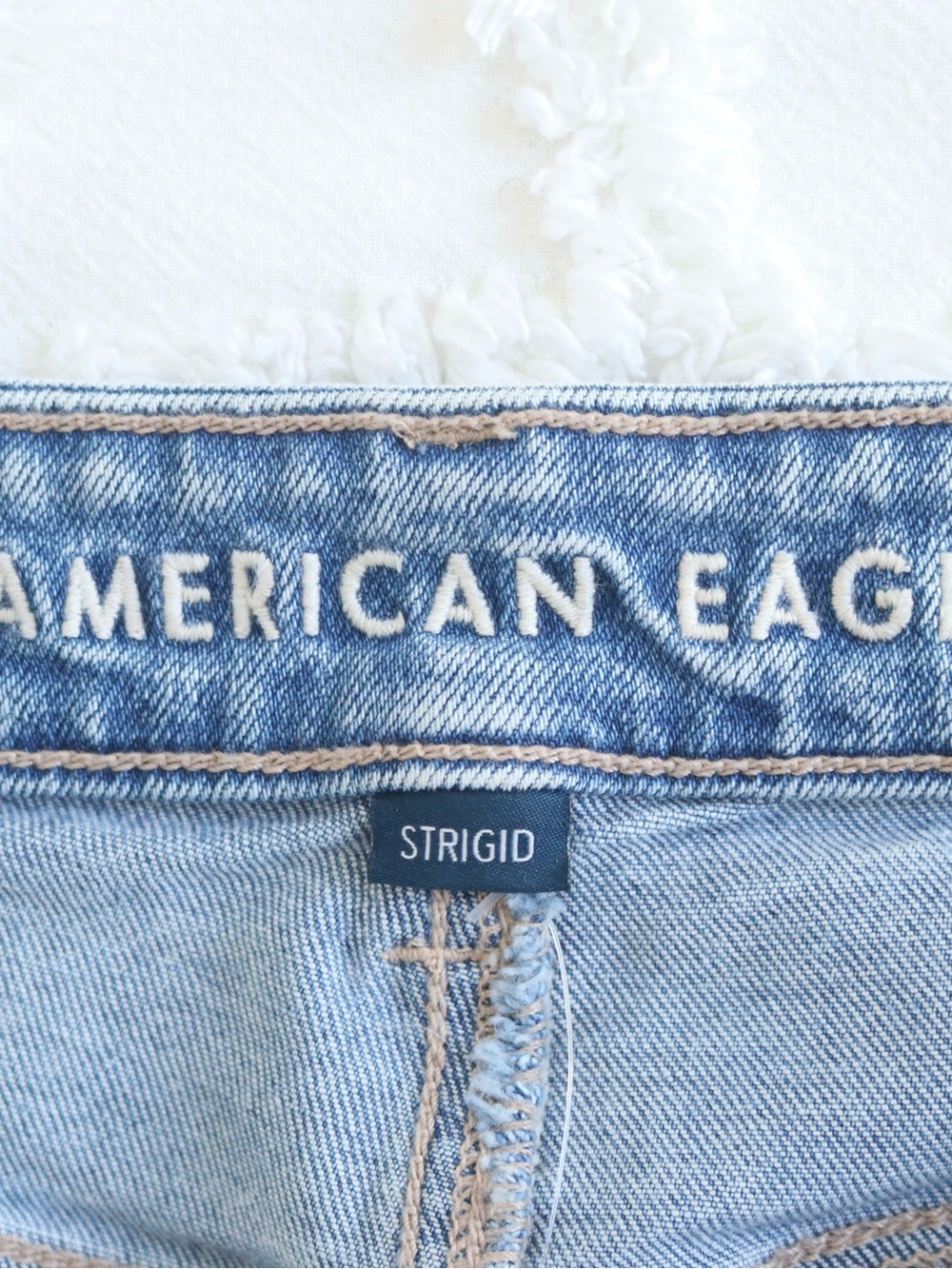 AE | NWT Mom Jeans Distressed Ripped High Rise Rigid Stretch Ankle Denim 4 Short - Picture 11 of 16
